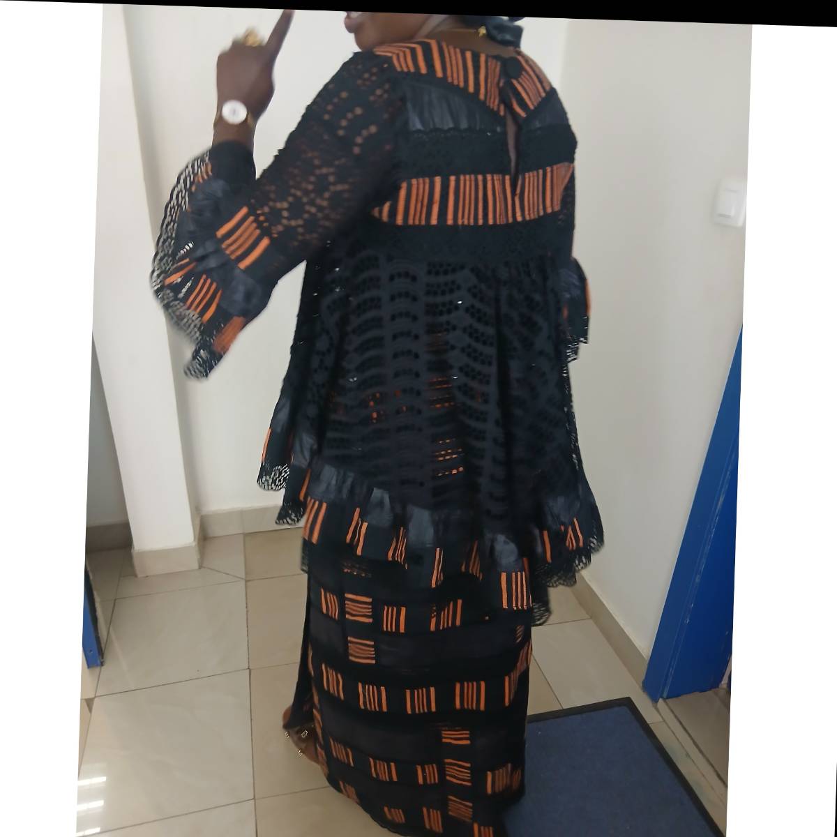 Ensemble femme pagne tissé chic avec marinière, jupe longue et foulard