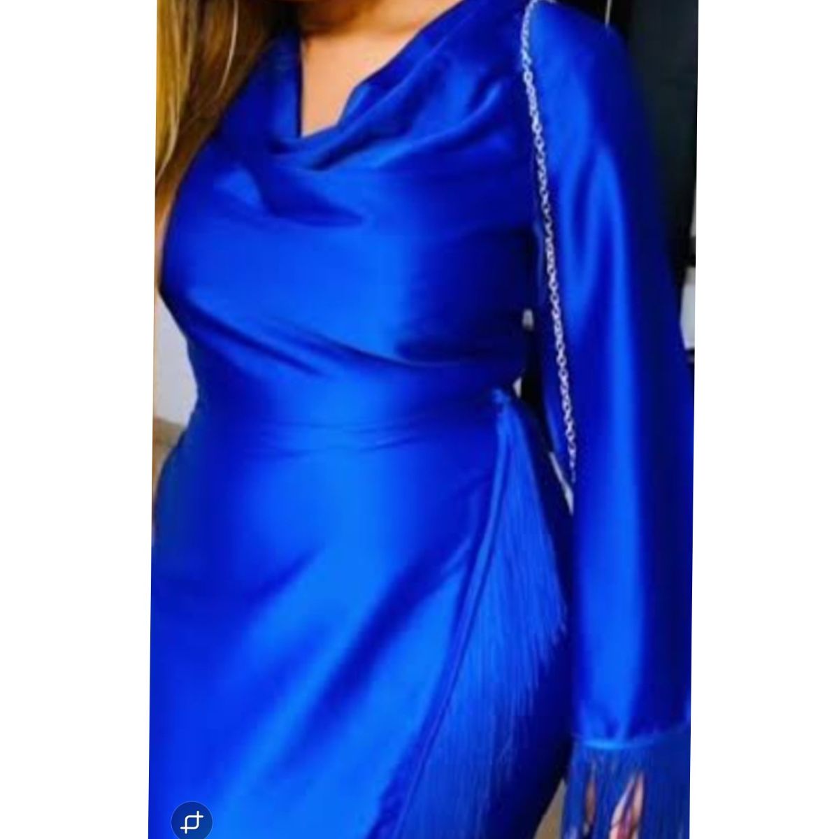 Robe femme soie bleu électrique élégante, manches longues et franges chic
