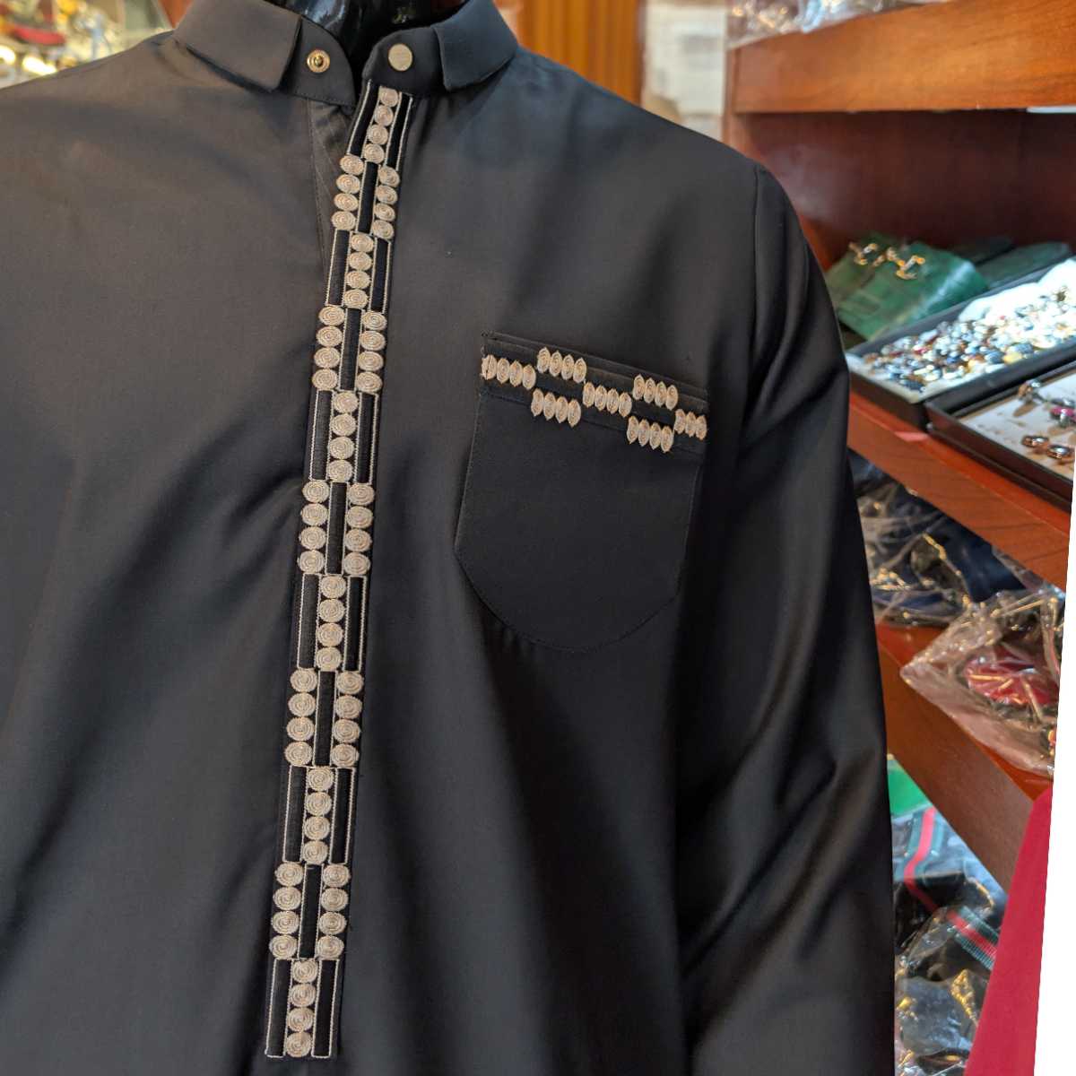 Jalaba homme élégante avec pantalon, ensemble traditionnel chic et moderne