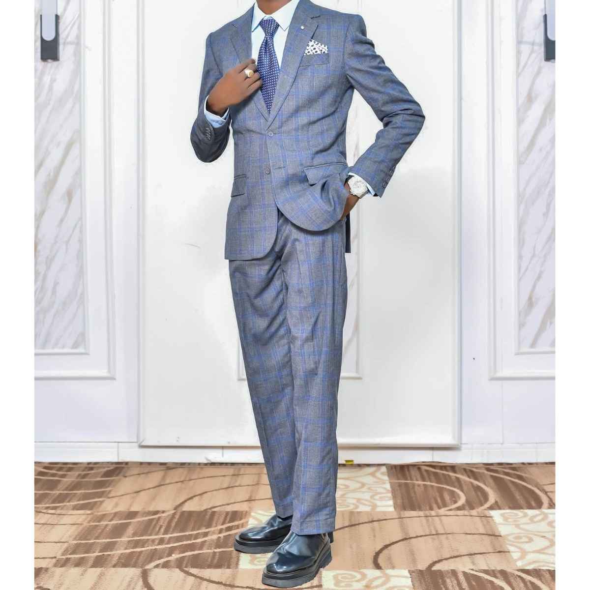 Costume homme élégant gris à carreaux bleus sur mesure, ensemble slim fit