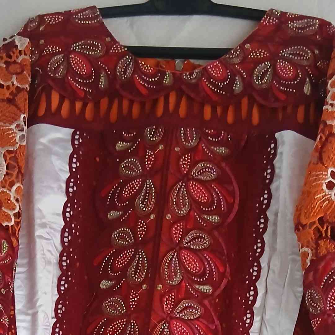 Ensemble femme en geztner et guipure pour un look élégant