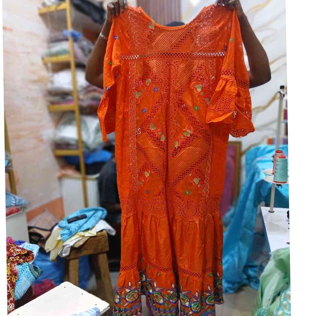 Robe bazin orange dentelle bleue