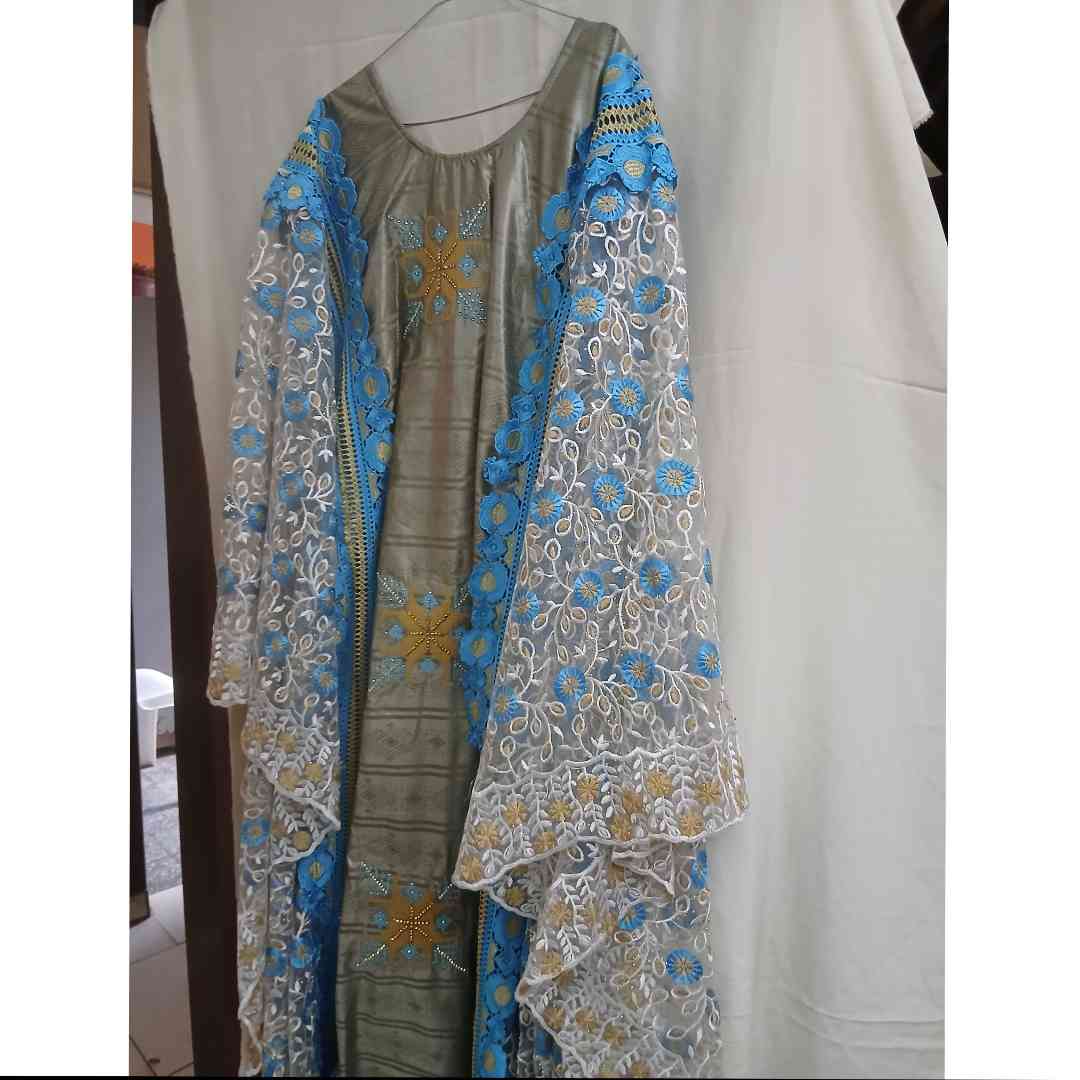 Boubou geztner dentelle bleu, robe africaine élégante femme cérémonie