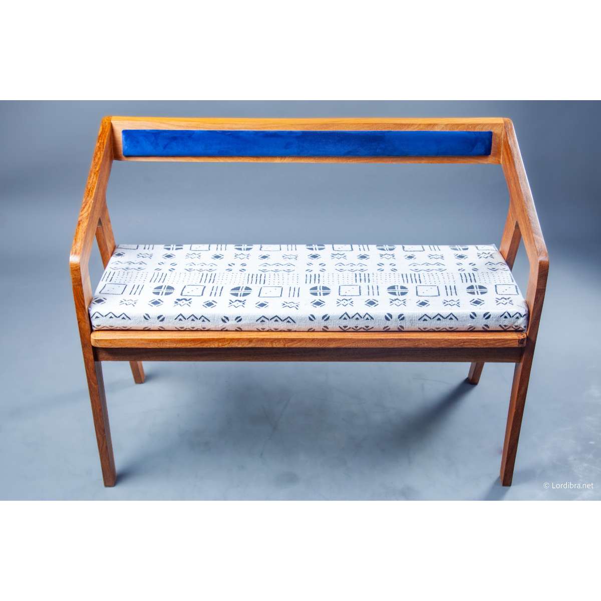 Banquette bois et velours bleu roi design moderne scandinave 70x90 cm