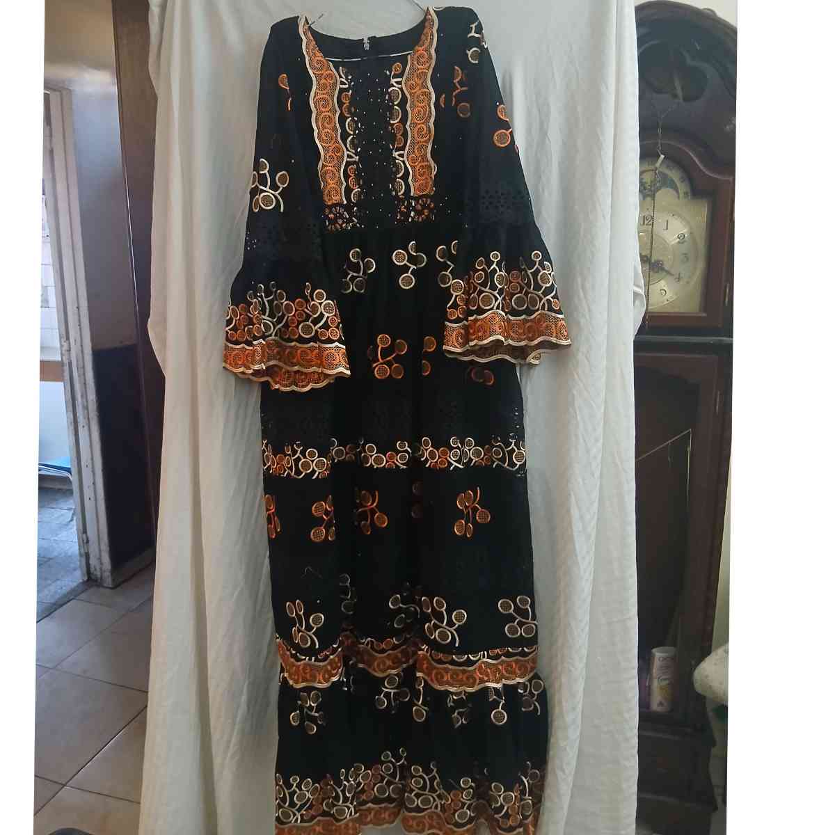 Robe brodée noire femme bohème chic longue, orange beige, élégante