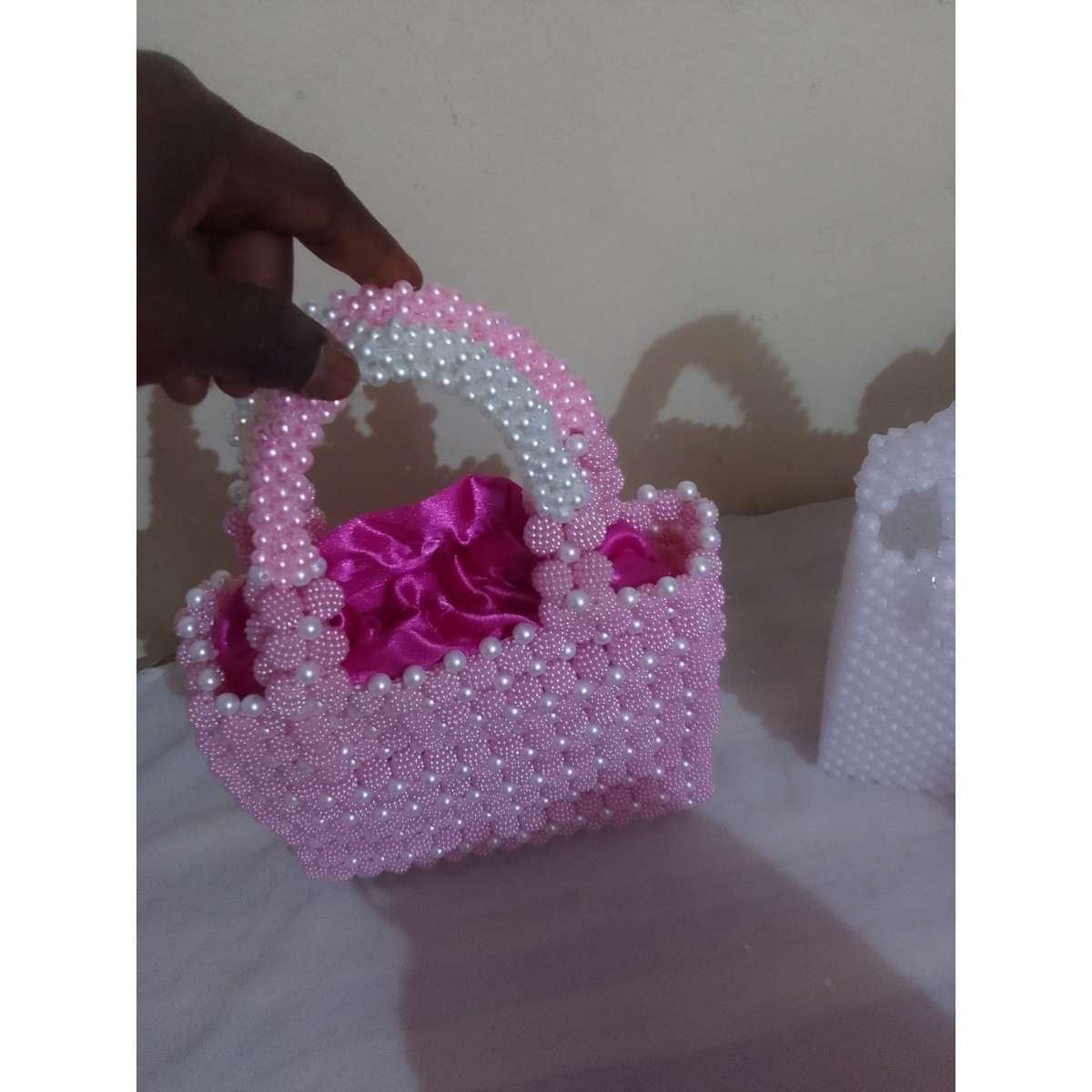 Sac en perle rose et blanc, sac à main perlé élégant femme soirée