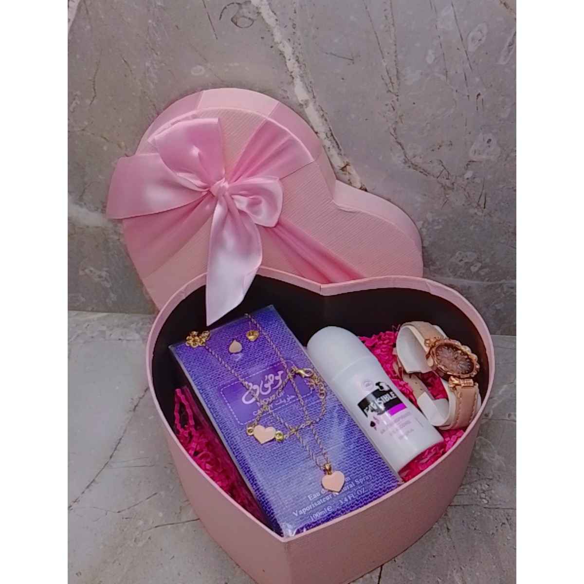 Coffret cadeau femme élégant rose et noir, idée cadeau romantique luxe