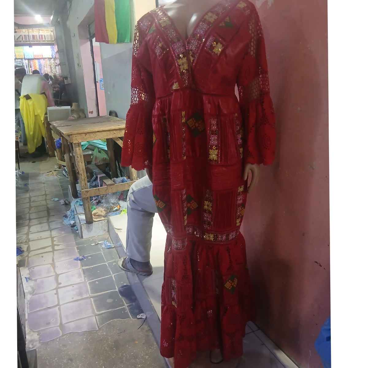 Robe geztner brodée rouge longue élégante, robe africaine femme cérémonie