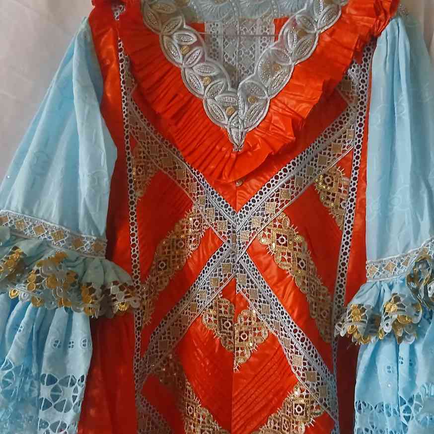 Robe bazin femme orange brodée bleu, élégante cérémonie ou soirée