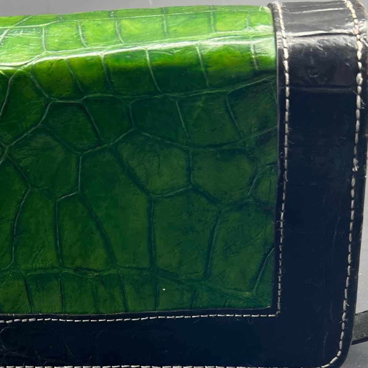 Sac à main cuir femme vert et noir, élégant croco, bandoulière chic