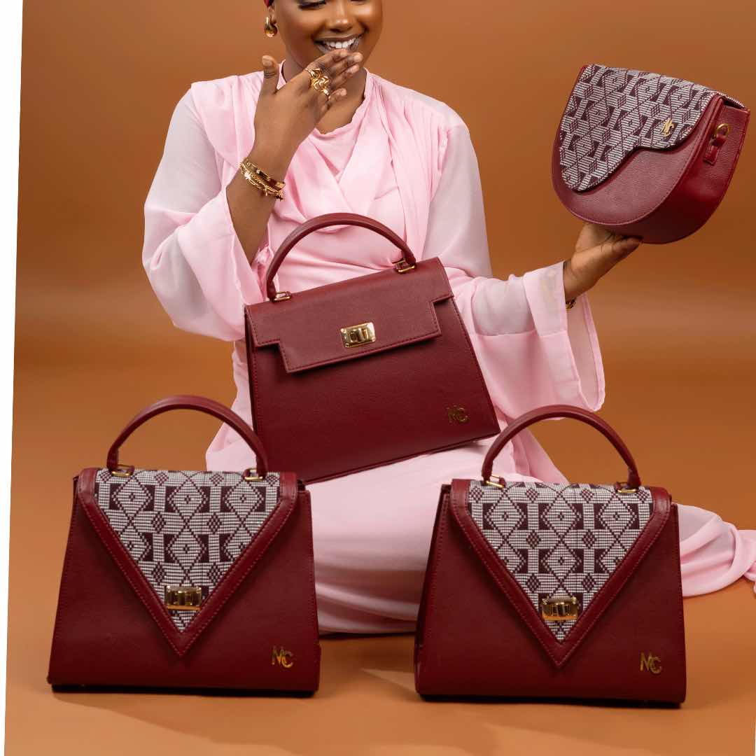 Sac à bandoulière bordeaux cuir femme élégant et chic détails dorés 23x30 cm