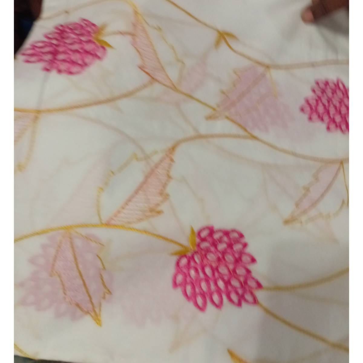 Robe drianké sénégalaise chic blanche broderie rose, élégance cérémonie