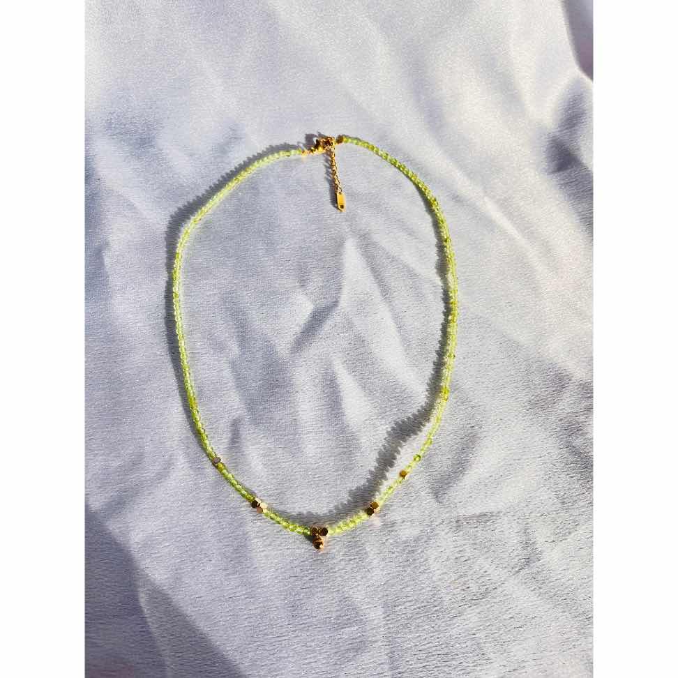 Collier pierre de péridot doré élégant, bijou naturel réglable femme