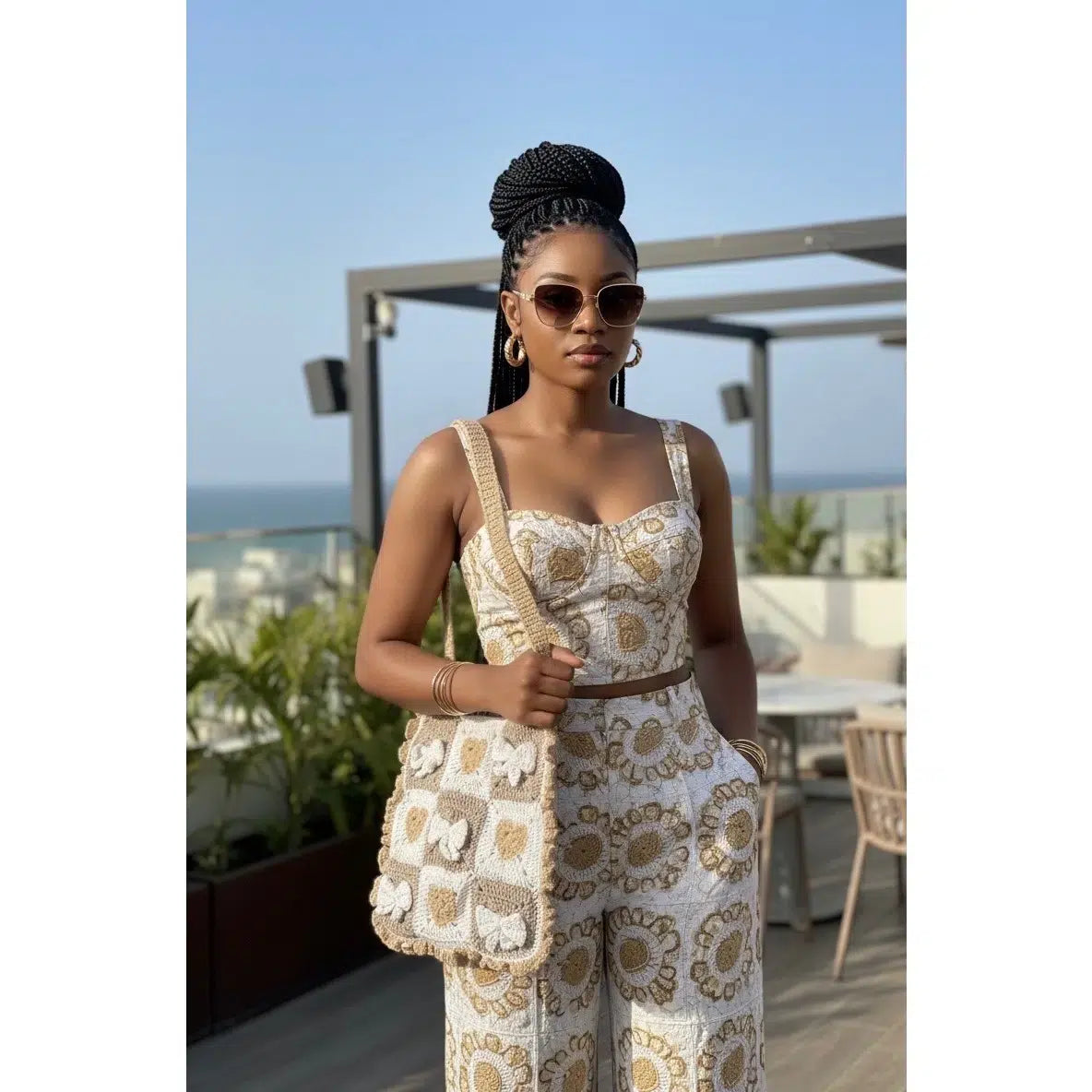 sac crochet beige et blanc à cœurs pour un style élégant