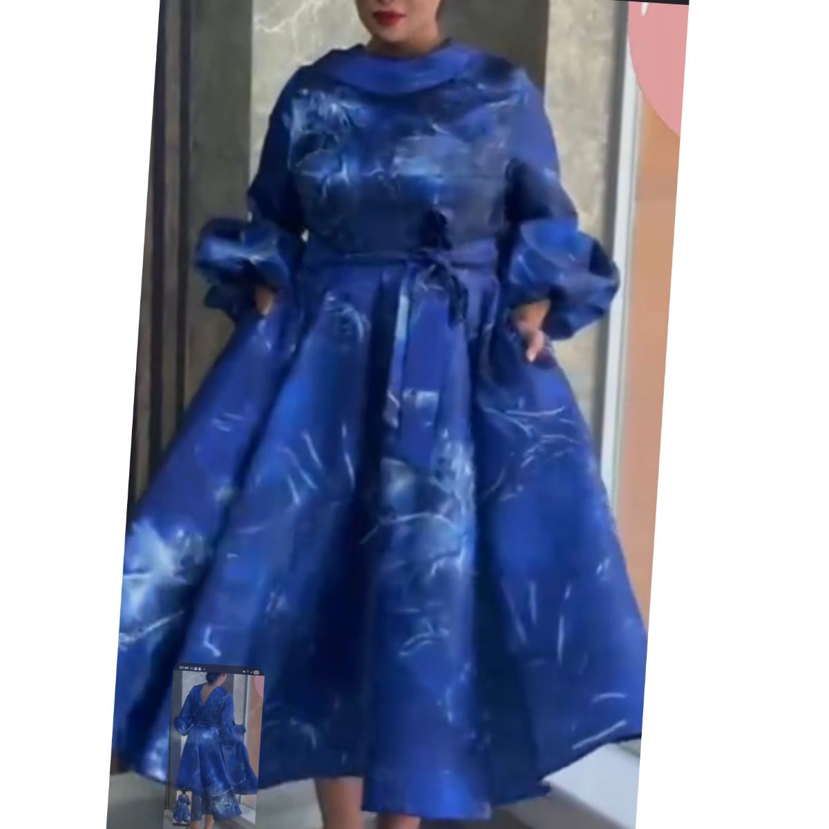 Robe en brocart bleue élégante