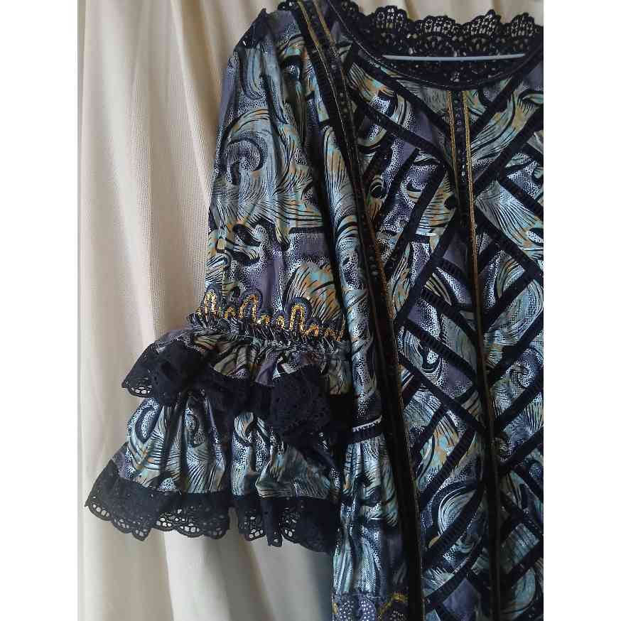 Robe wax femme élégante longue, motifs géométriques et dentelle noire
