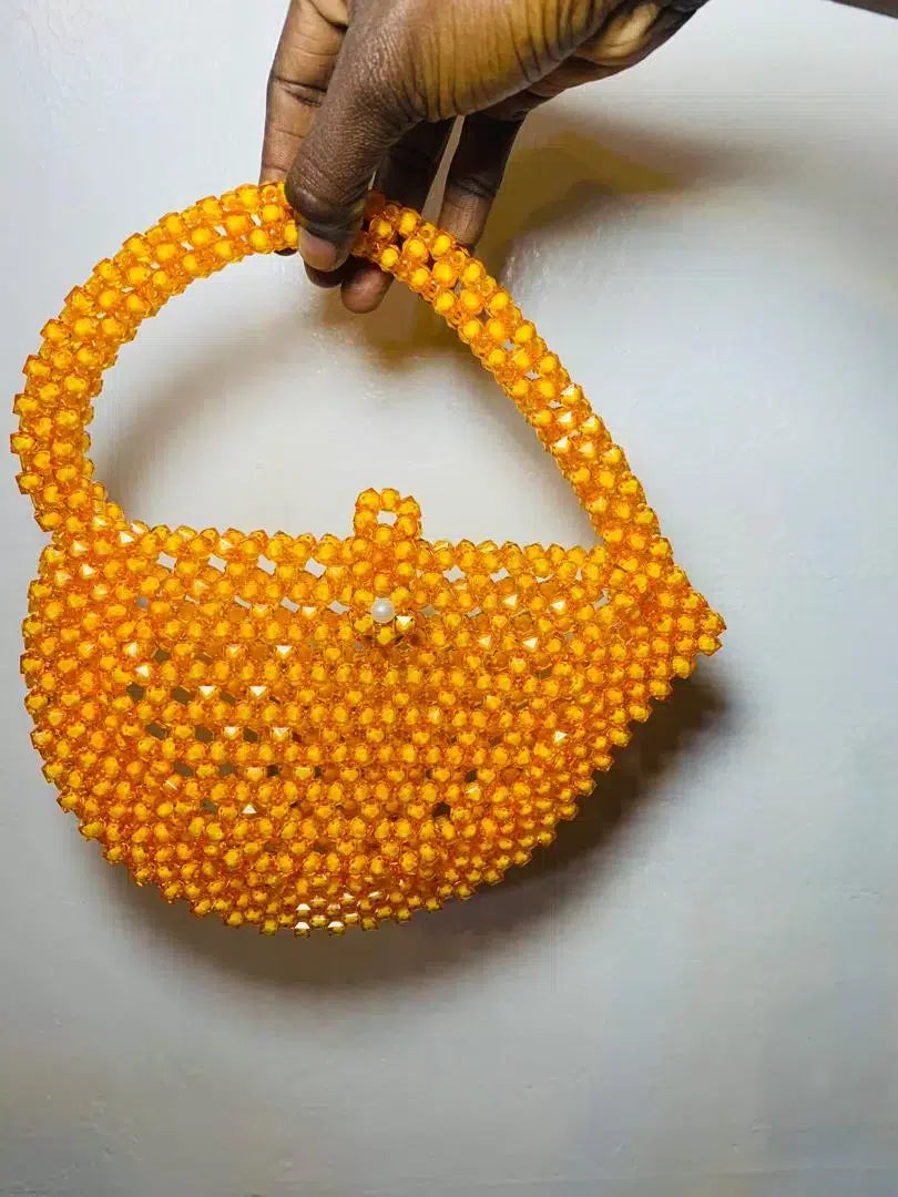 Sac en perles orange cœur fait main – Sac artisanal tendance bohème 2024