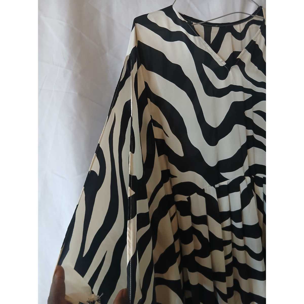 Robe longue en soie femme noire et blanche, élégante motif zèbre chic