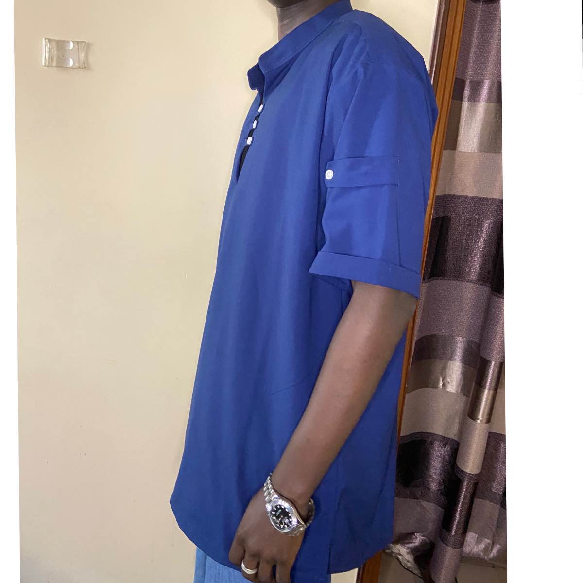 Chemise homme bleu nuit élégante col mao, manches courtes, style moderne