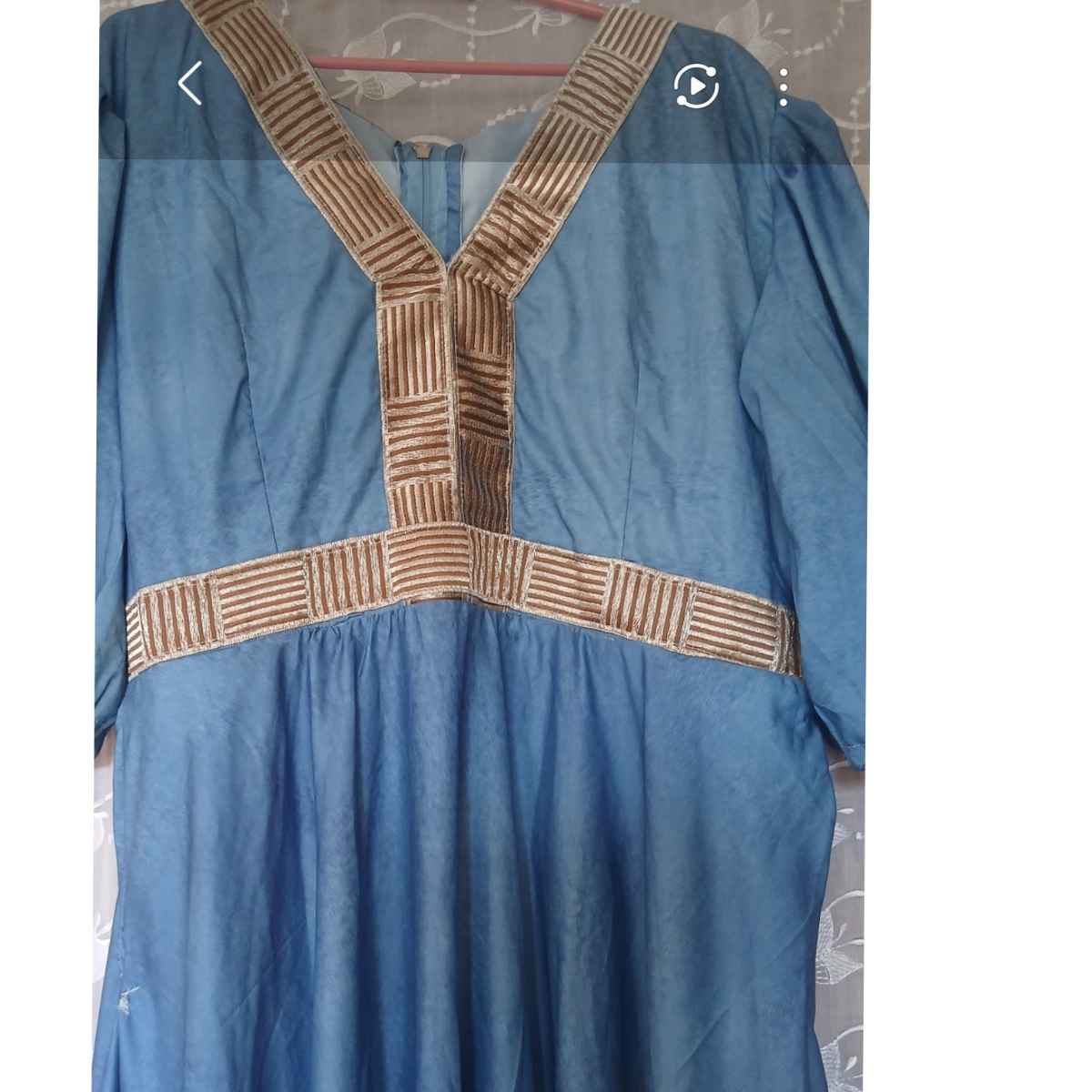 Robe coton ou soie avec garnitures