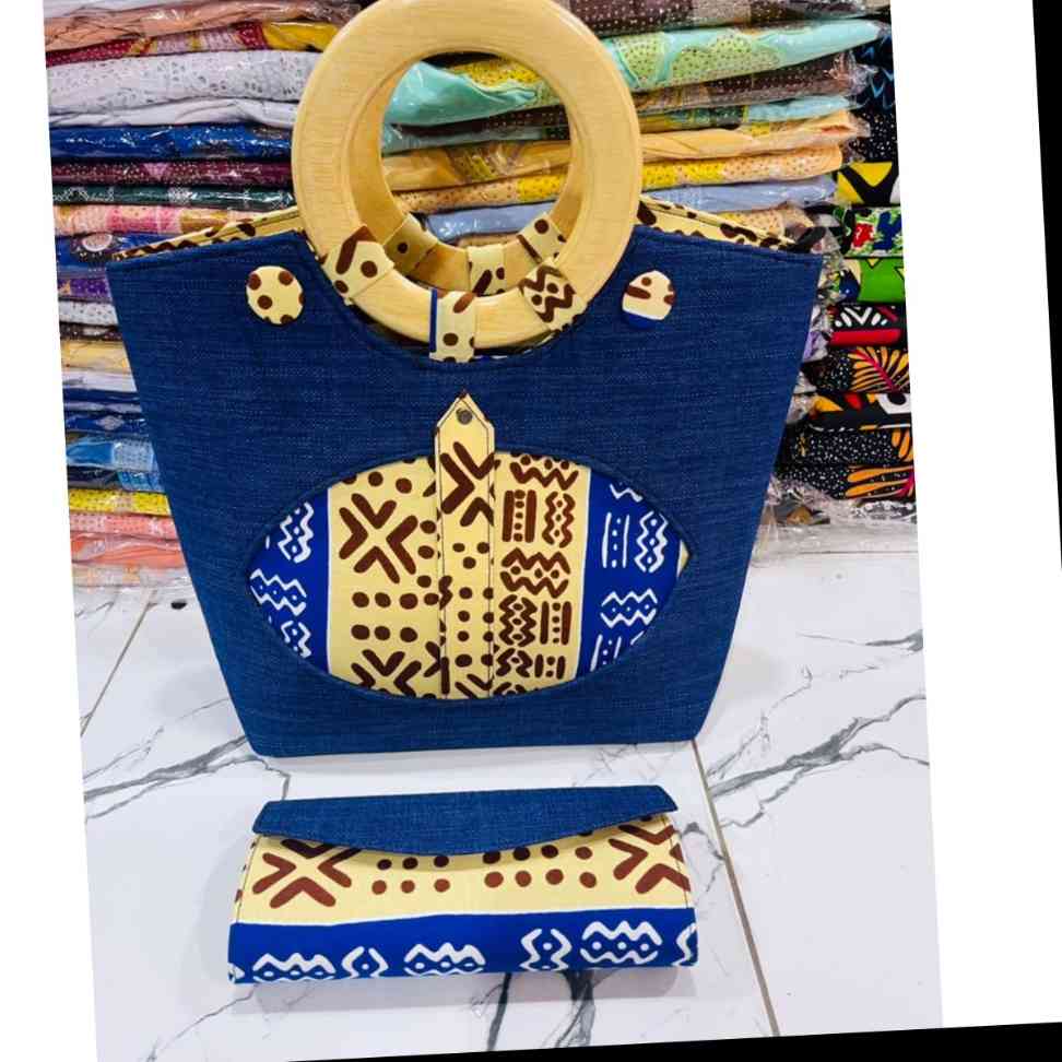 Sac à main cuir noir motif ethnique poignée bois, chic et grande capacité