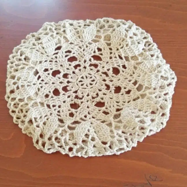 Bonnet de nuit vintage beige bohème chic en coton crocheté fait main