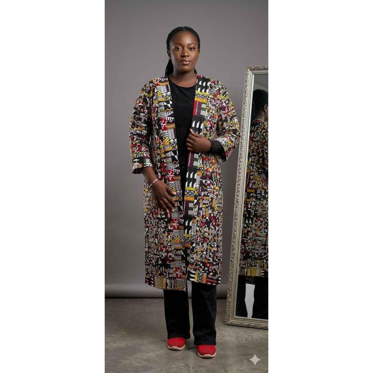 Kimono femme ethnique long multicolore en coton, manteau imprimé élégant , cousu avec des bandes traversées en forme croisées.