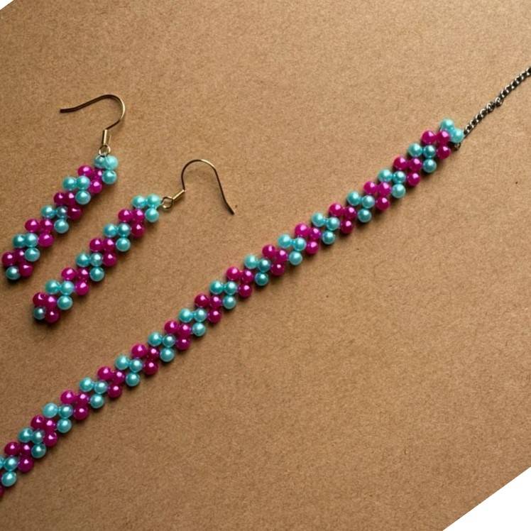 Collier et Parure Bohème en Perles Teintées - Élégance Artisanale