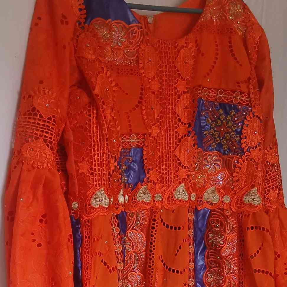 Robe orange bleu brodée femme Geztner élégante cérémonie mariage