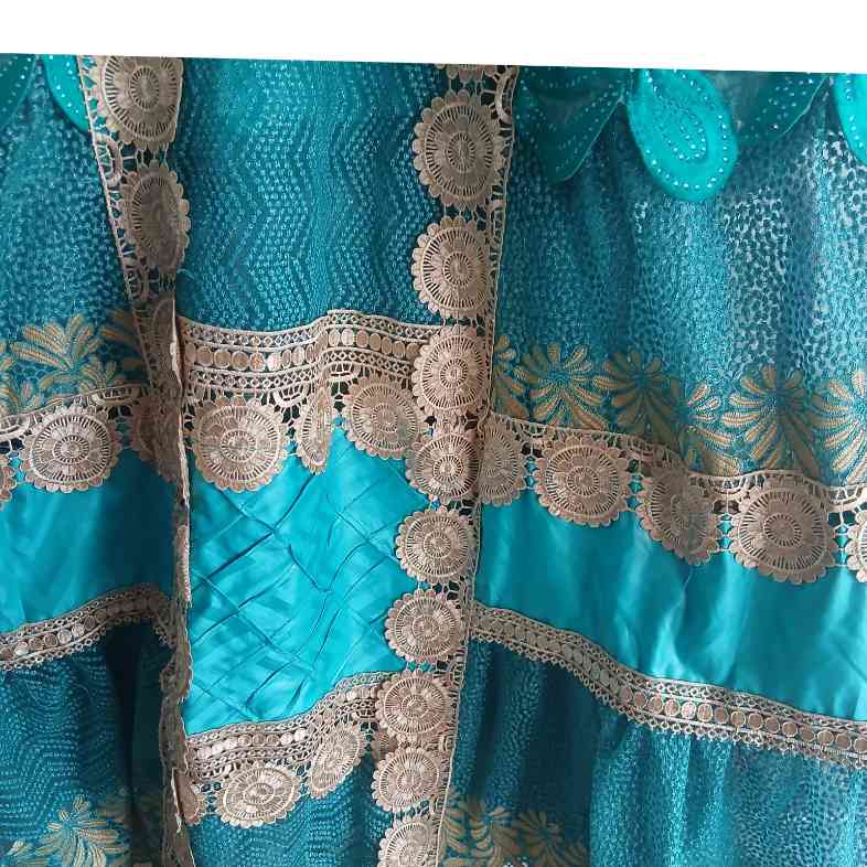 Robe bazin dentelle femme longue élégante cérémonie brodée bleu turquoise