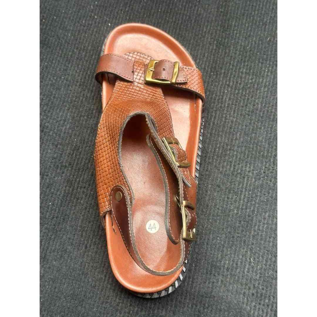 Sandale homme cuir marron et noir élégante, confortable et casual chic