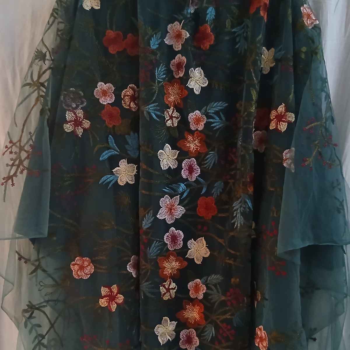 Robe en soie femme avec haut dentelle, ensemble chic cérémonie élégante
