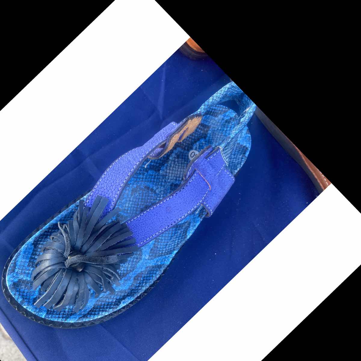 Sandale femme bleu cuir motif serpent, élégante et confortable été