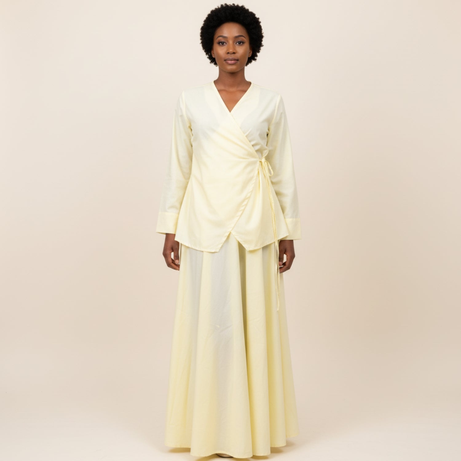 Ensemble jupe et chemise en coton suisse couleur jaune pâle