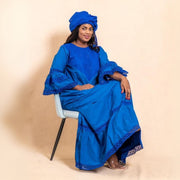 Robe en coton brodé bleu mécanique avec jupon et foulard assorti