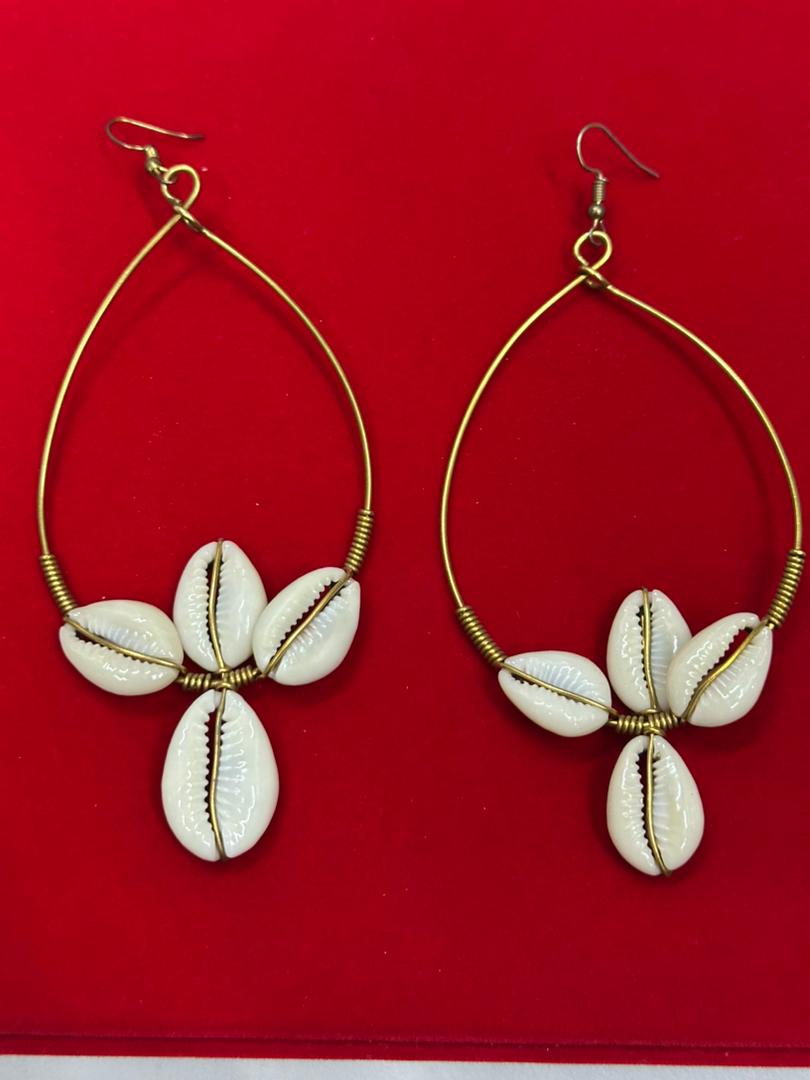 Boucles d’oreilles coquillage cauris dorée