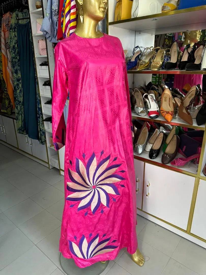 Robe boubou bazin en rose brodé