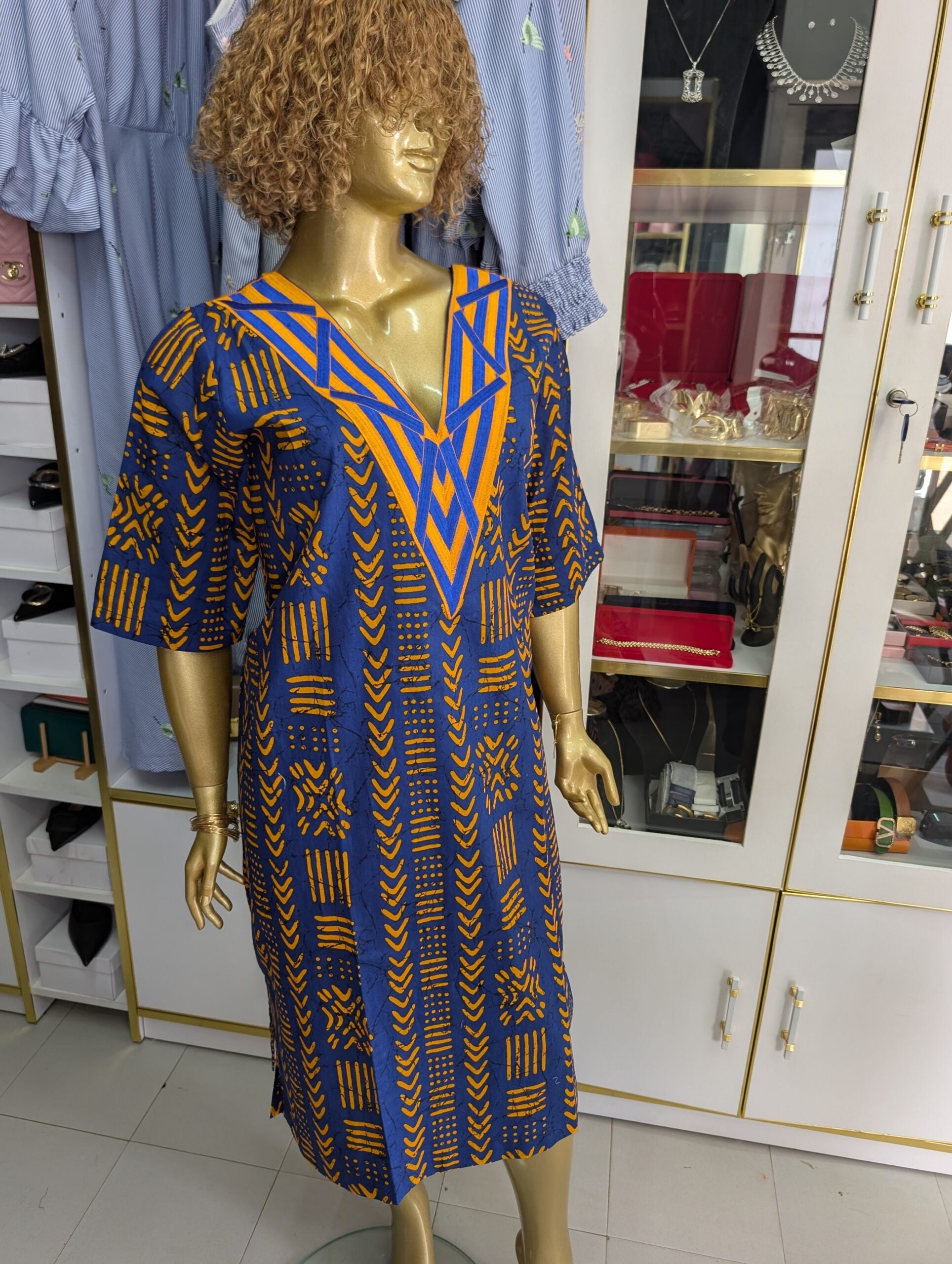 Robe Chic Tribale en Wax Brodé - Élégance et Confort Coton 100%