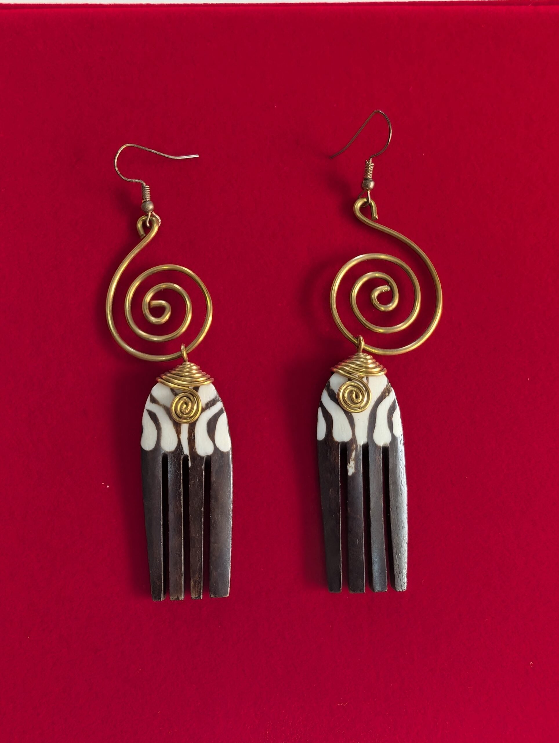 Boucles d’oreilles ethniques bronze et bois peigne africain – Bijou artisanal femme