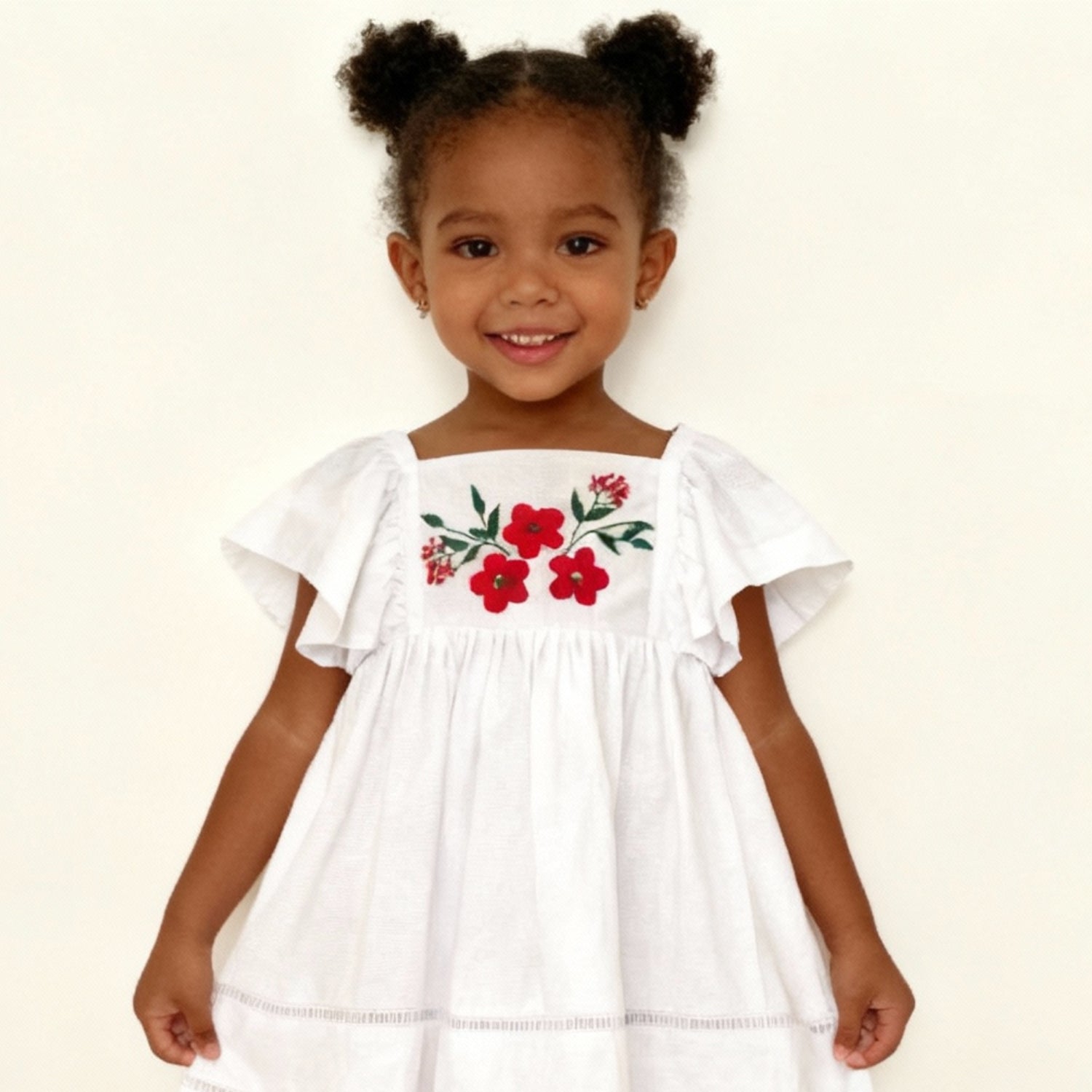 Robe coton brodé fille blanche bohème avec des broderies en rouge