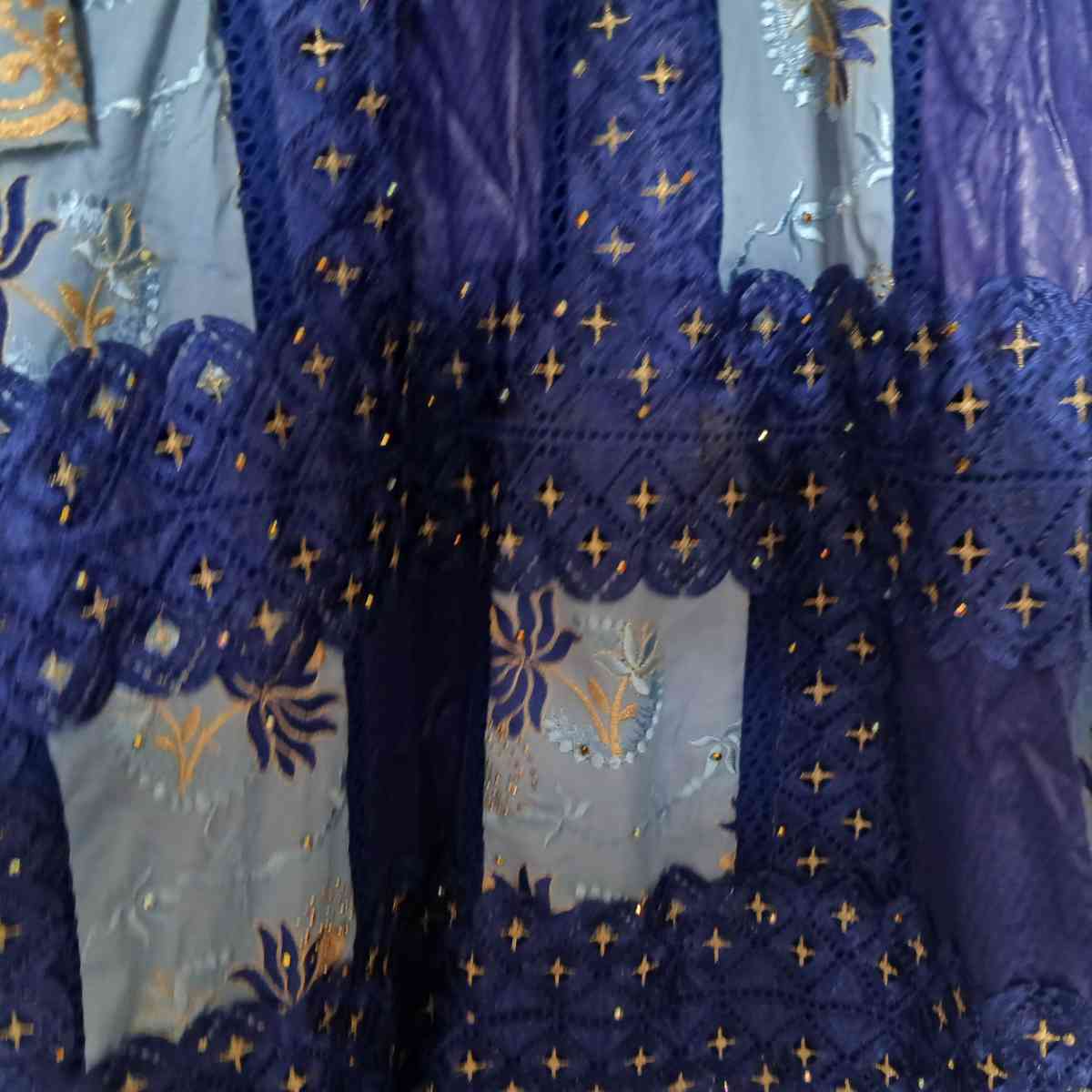 Robe bazin brodée bleue femme, longue élégante, cérémonie ou bureau