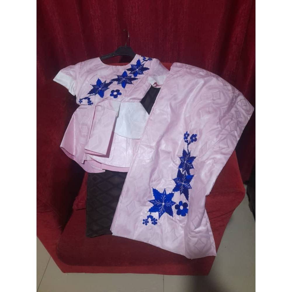 Ensemble bazin riche fille 10 ans rose et blanc, cérémonie africaine élégante