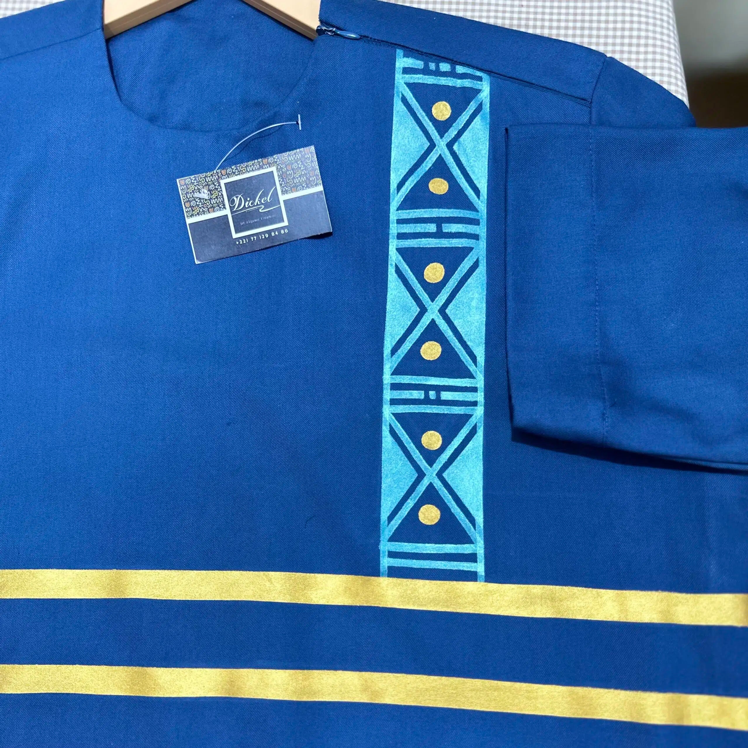 Chemise homme coton bleu marine artisanale, motifs dorés peinte main chic