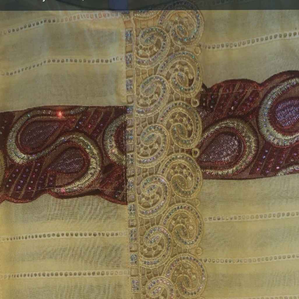 Robe femme en brode et garnitures