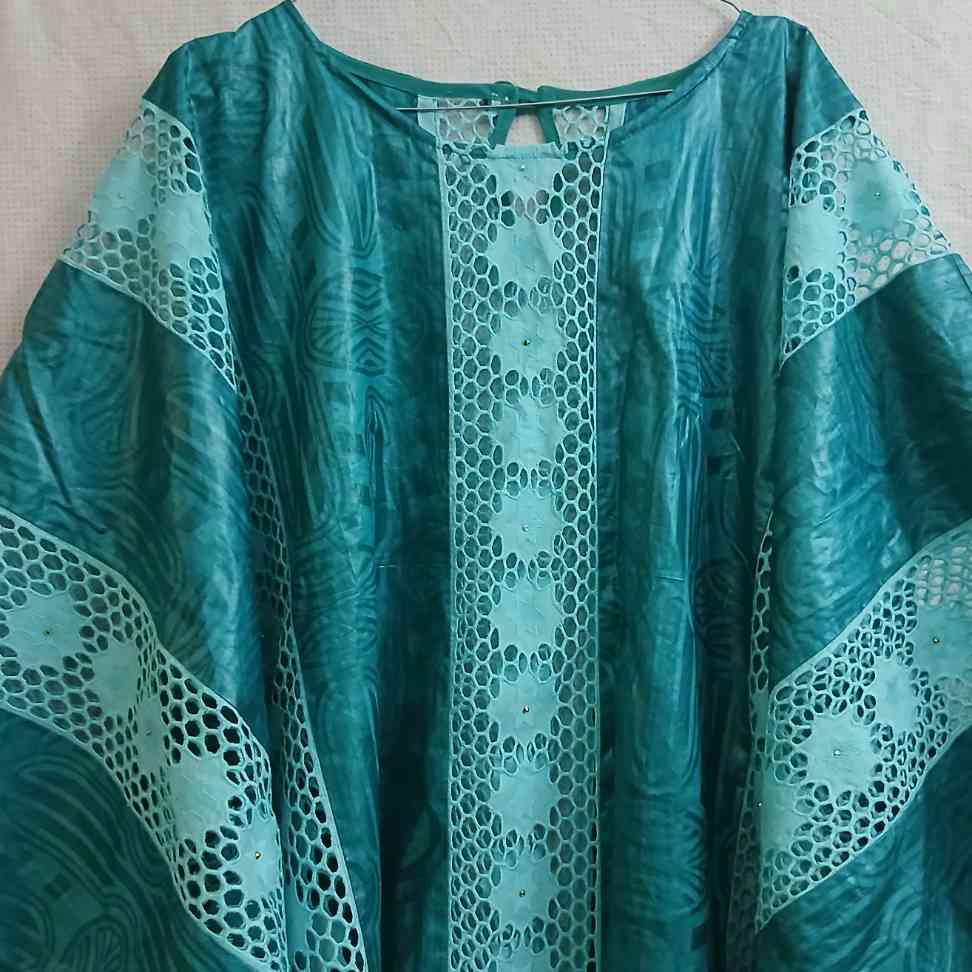 Boubou femme vert fonce bazin brodé, robe africaine élégante ample