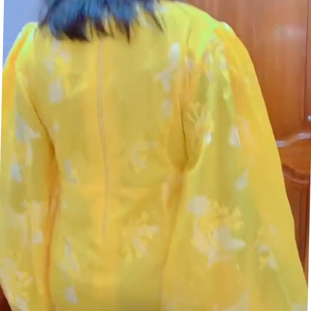 Robe femme jaune soleil avec manches évasées