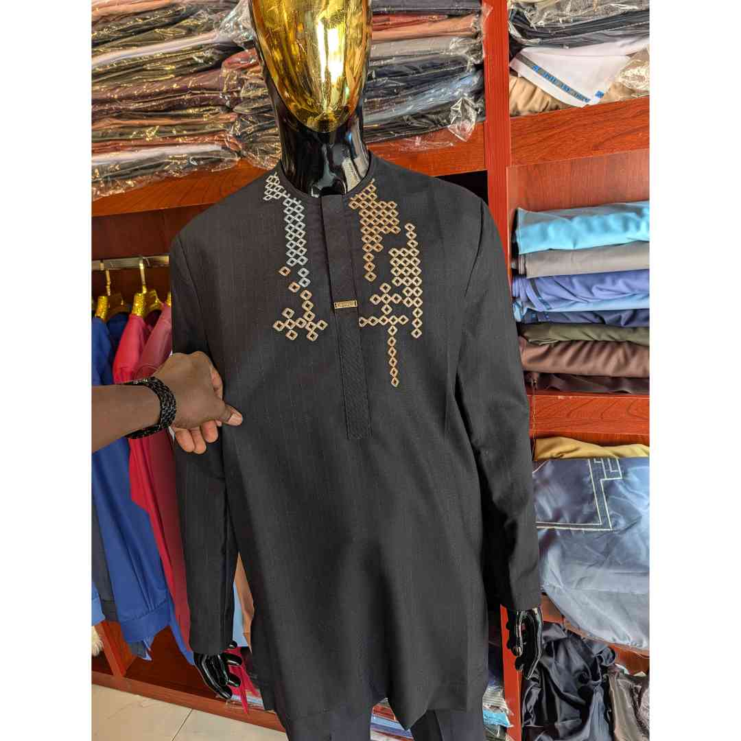 Ensemble homme élégant noir brodé