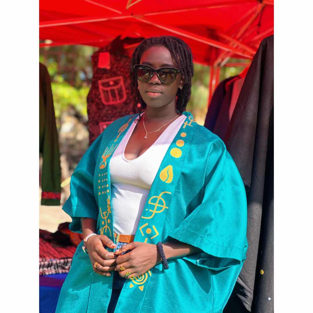 Kimono femme vert chantoum peint à la main et perlé au dos