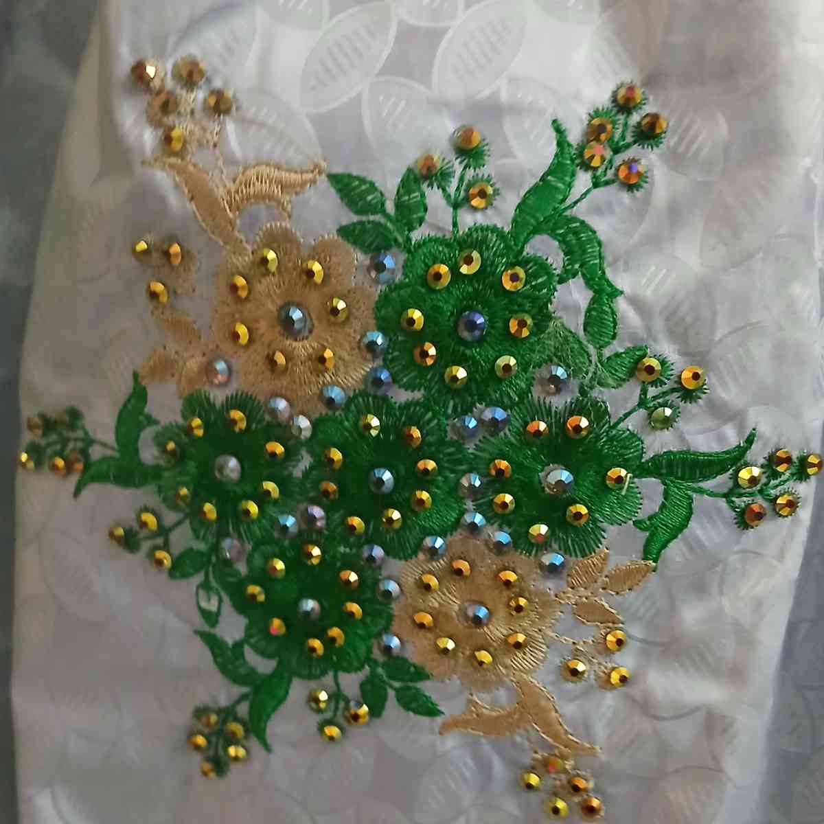 Robe Geztner femme grise et verte dorée, longue élégante dentelle cérémonie