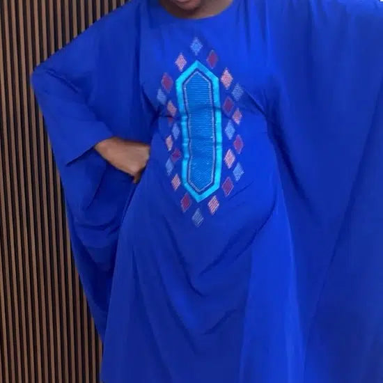 robe longue bleu roi chic et élégante pour un style unique